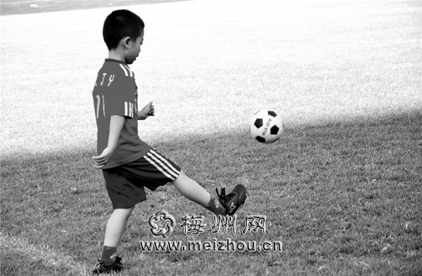 让足球回归校园 - 梅州网 - 梅州新闻|梅州民生|梅