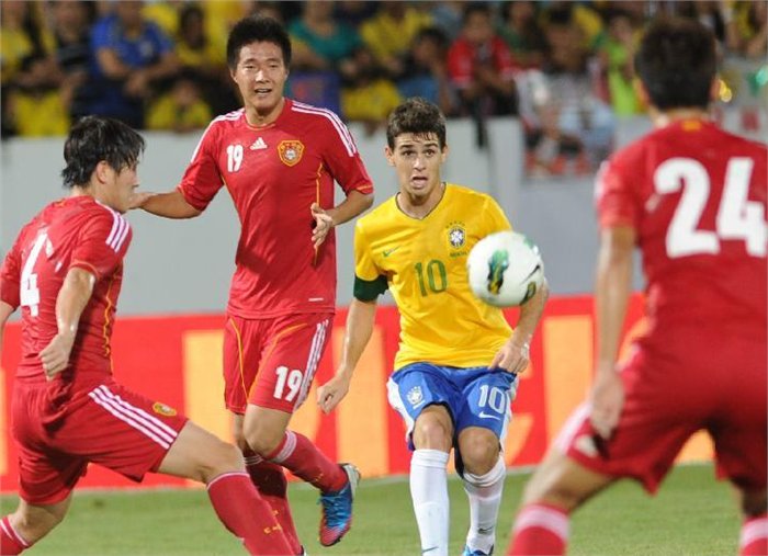 中国男足0:8不敌巴西 开创输球历史新篇章 - 图